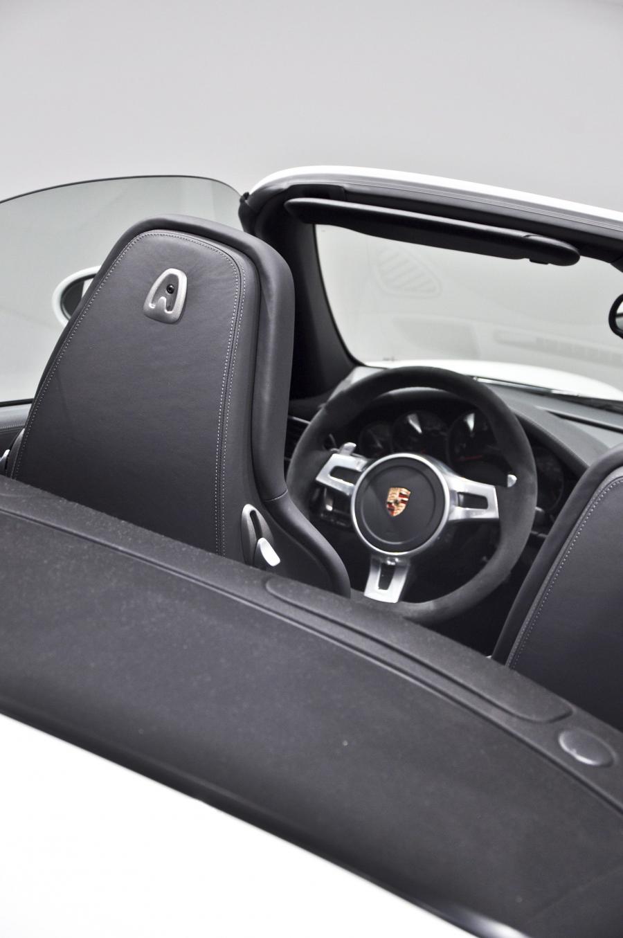  Porsche 911 Carrera GTS 2011 года  (фото 14 из 15)